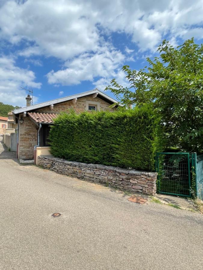 Maison Au Pied De La Roche Solutré-Pouilly Exterior foto